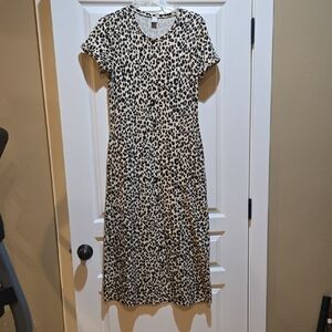 Old Navy Leopard Print T-shirt Dress. Size Small.